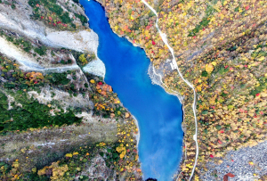 四川阿坝州叠溪·松坪沟秋景如画
