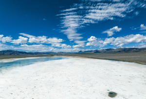 西藏阿里：高原制盐人的生活有了新滋味