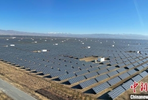 青海塔拉滩：从荒滩到全球最大光伏发电园区