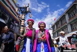 （人权行动看中国）一个藏族家庭三代牧女的人生选择
