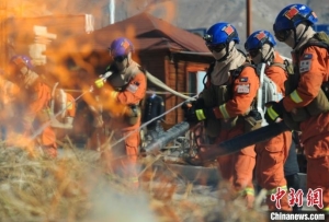 拉萨拉鲁湿地与驻地森林消防联合开展冬季防火演练