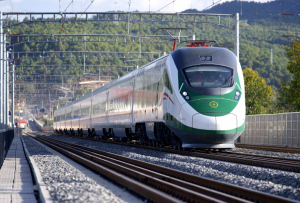 香格里拉火车站增加三对列车