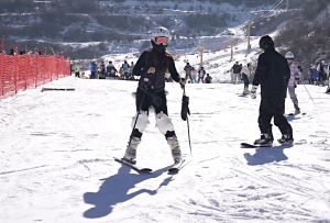 茂县九鼎山太子岭滑雪场开门迎客