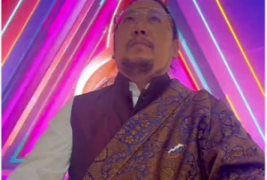 【绽放2024】摇滚歌手竟然会弦子弹唱，看看热巴吉存弦子拉得怎么样吧