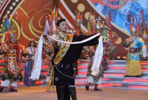 2024藏晚 | 现代气息和高科技手段融合：联欢会的创新之路