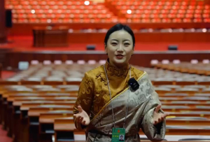 【记者在现场】四川省第十三届人民代表大会第二次会议开幕