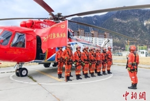 西藏林芝森林消防进行“直升机+无人机”应急救援演练