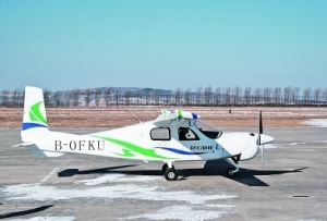 世界首款四座氢内燃飞机原型机成功首飞