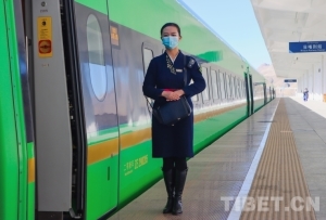 新春走基层|拉日铁路通车十年 高原动车组上的列车长