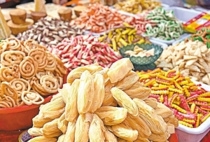 ཁྲོམ་ར་སྐྱ་ནམ་རྒྱས། ལོ་གསར་མཁོ་ཆས་འབེལ།