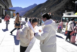 动车+文旅！川青铁路首列旅游专列2月11日到达松潘