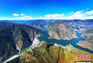 四川：雅砻江流域水风光一体化基地累计发电量突破1万亿千瓦时