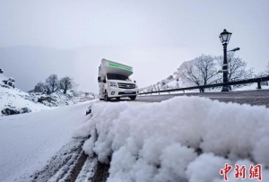 在“一带一路”共建国家自驾的中国大叔