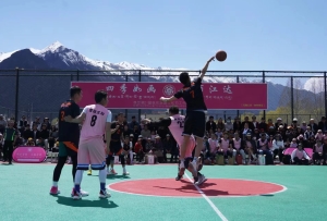 烈日下的高原篮球 点燃工布江达的春日激情