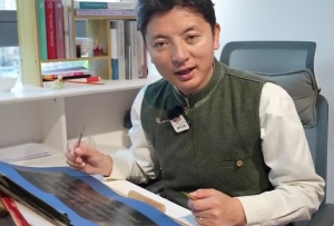 #༄༅།།རྒྱལ་ཡོངས་བོད་ཀྱི་ཡིག་གཟུགས་དུས་ཆེན། 你知道藏文书法日为什么定在4月30日吗？欢迎关注4月30日，康巴卫视#2024全国藏文书法日 直播活动，一起开启墨香之旅。