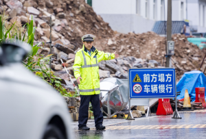 多地公安闻“汛”而动保安全护稳定 迎战风雨筑牢防汛“铜墙铁壁”
