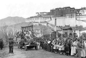 扬“两路”精神 铸时代新篇