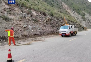 青海受泥石流影响路段陆续恢复通行