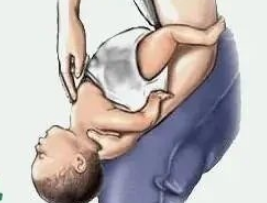 宝宝卡喉妈妈哭到心碎!危急时刻一招救命