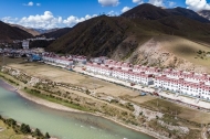Tibet cuts oil prices in remote areas to benefit locals
