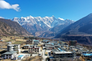 Villagers in Tibet's Nyingchi become prosperous through rural tourism
