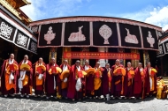(InTibet) 13 monks receive doctoral degree equivalent in Tibetan Buddhism