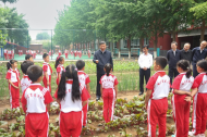 Xi visits Beijing school ahead of International Children's Day