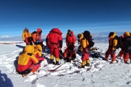 Chinese scientists collect snow, ice samples from Mt. Cho Oyu for 1st time