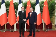 Chinese premier meets with French President