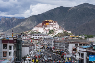 Xizang expands elderly care faster than its population growth
