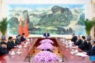 Xi meets special envoy of Lao leader Thongloun