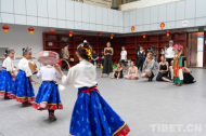 China-U.S. Youth Dance Together in Lhasa: 