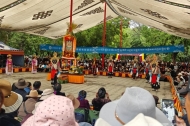 In Norbulingka, Tibetan Opera Resounds as Cultural Products Draw Crowds