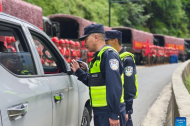 Traffic police deployed to ensure smooth rescue operations in China's Xizang
