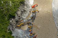 Rescue forces speed up restoration of G216 national highway leading to Gyirong Port