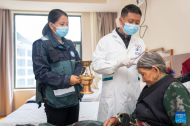 Tibetan medicine doctors treat mudslide-affected residents in Gyirong, Xizang
