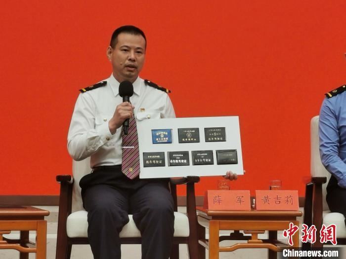 中國鐵路濟南局集團有限公司濟南機務段濟南動車車間動車組司機薛軍 張文暉 攝