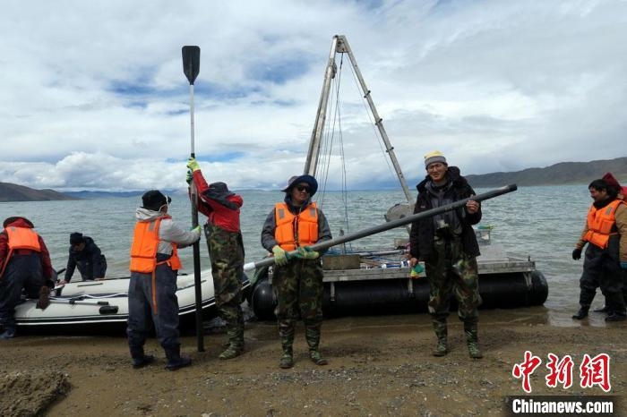 科考队员从巴木错采样归来。 <a target='_blank' href='http://www.chinanews.com/'><p align=