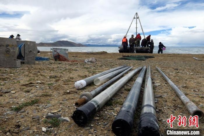 科考队员从巴木错采集的科研样品。 <a target='_blank' href='http://www.chinanews.com/'><p align=