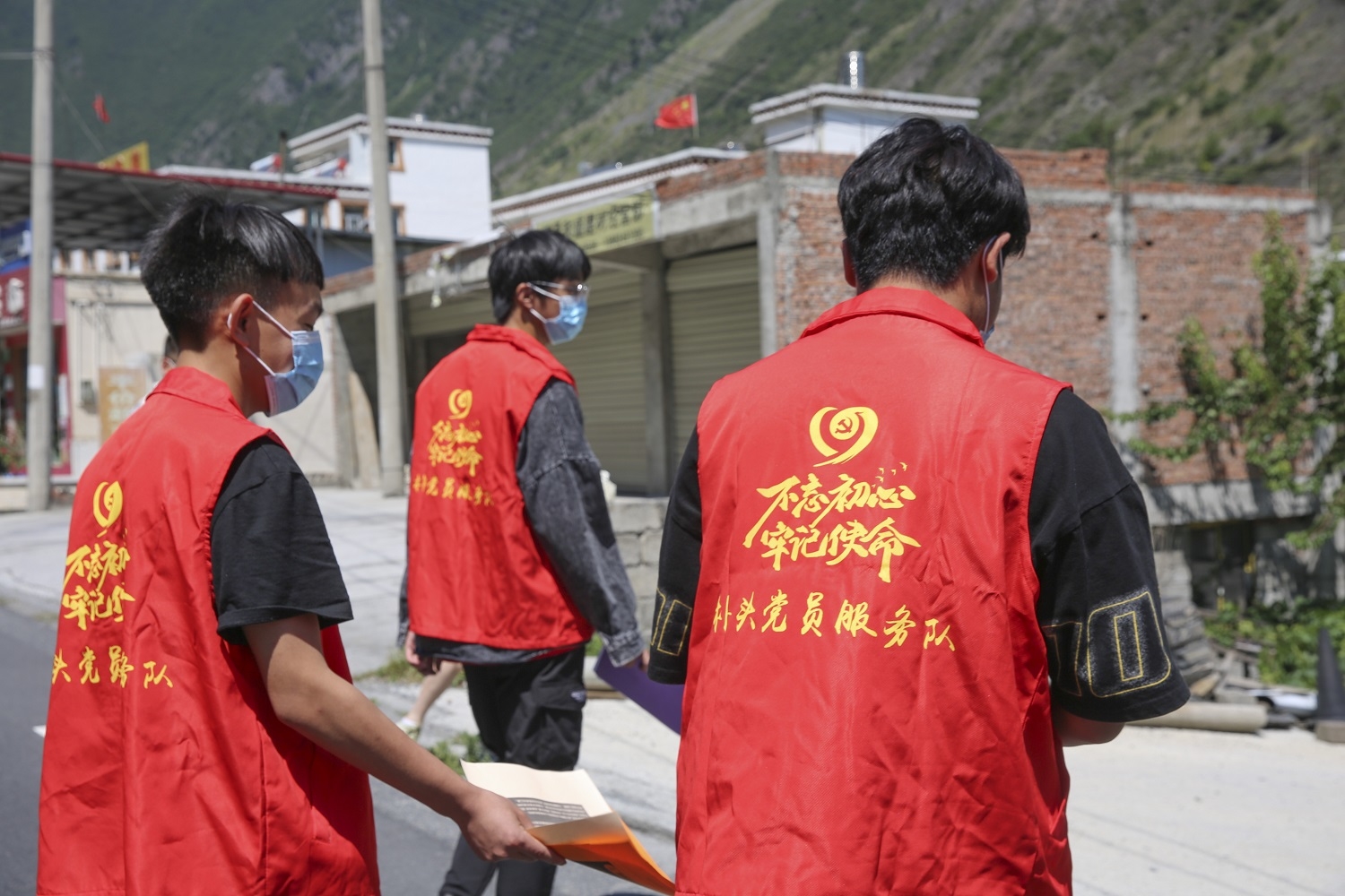 理縣：戰斗在防“疫”一線的青年力量1.jpg