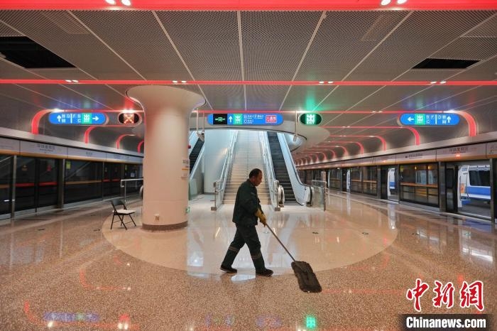 北京环球度假区地铁、公交、高速公路站口开通迎客