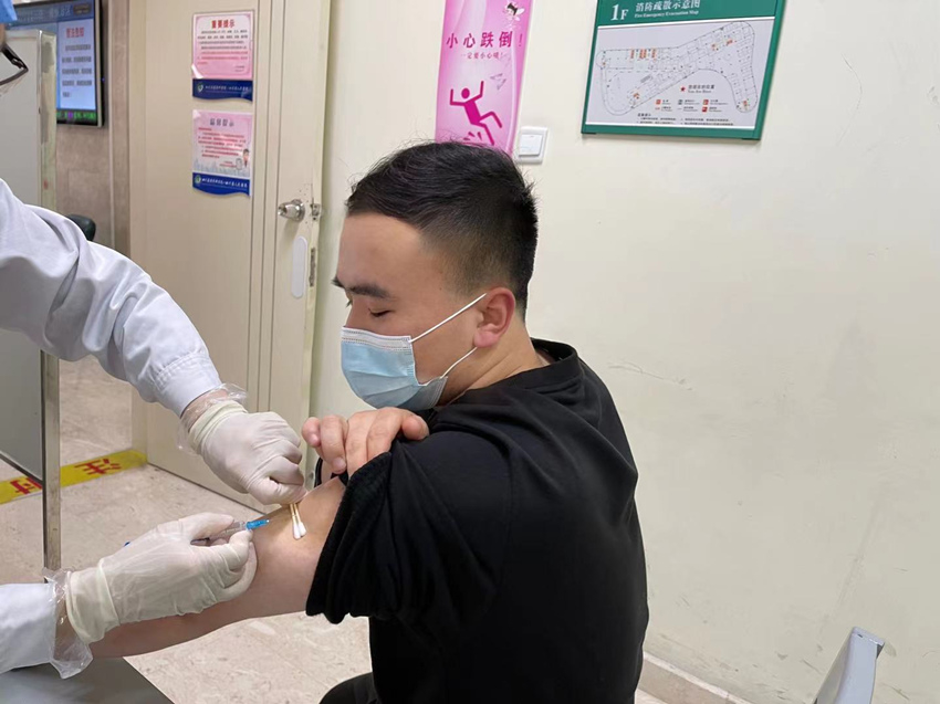 捐獻造血干細胞現場。武警四川總隊甘孜支隊供圖