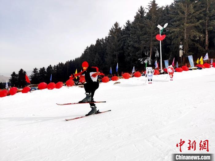 圖為滑雪現場。　張添福 攝
