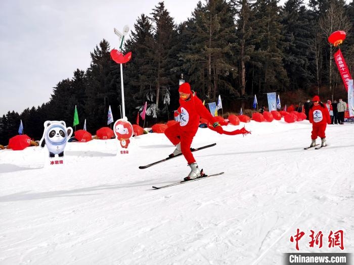圖為滑雪現場。　張添福 攝
