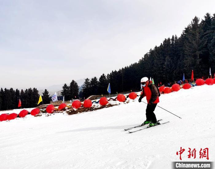 圖為滑雪現場。　張添福 攝