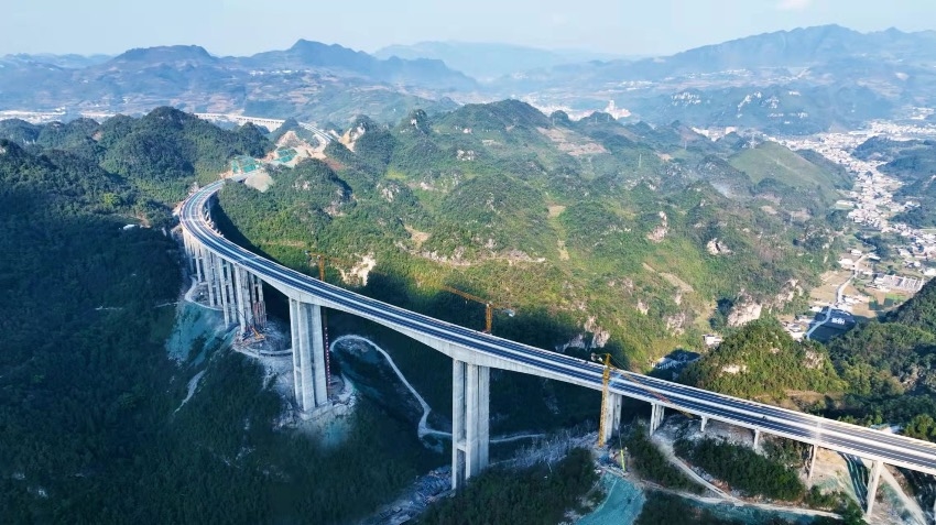 宜彝高速四方碑溝特大橋。四川省交通運(yùn)輸廳供圖