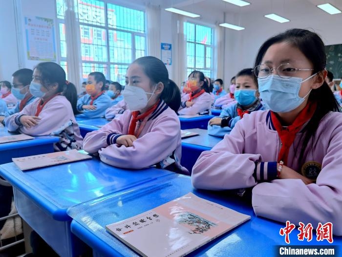 圖為西寧市昆侖路小學學生正在上吟誦課。　李雋 攝
