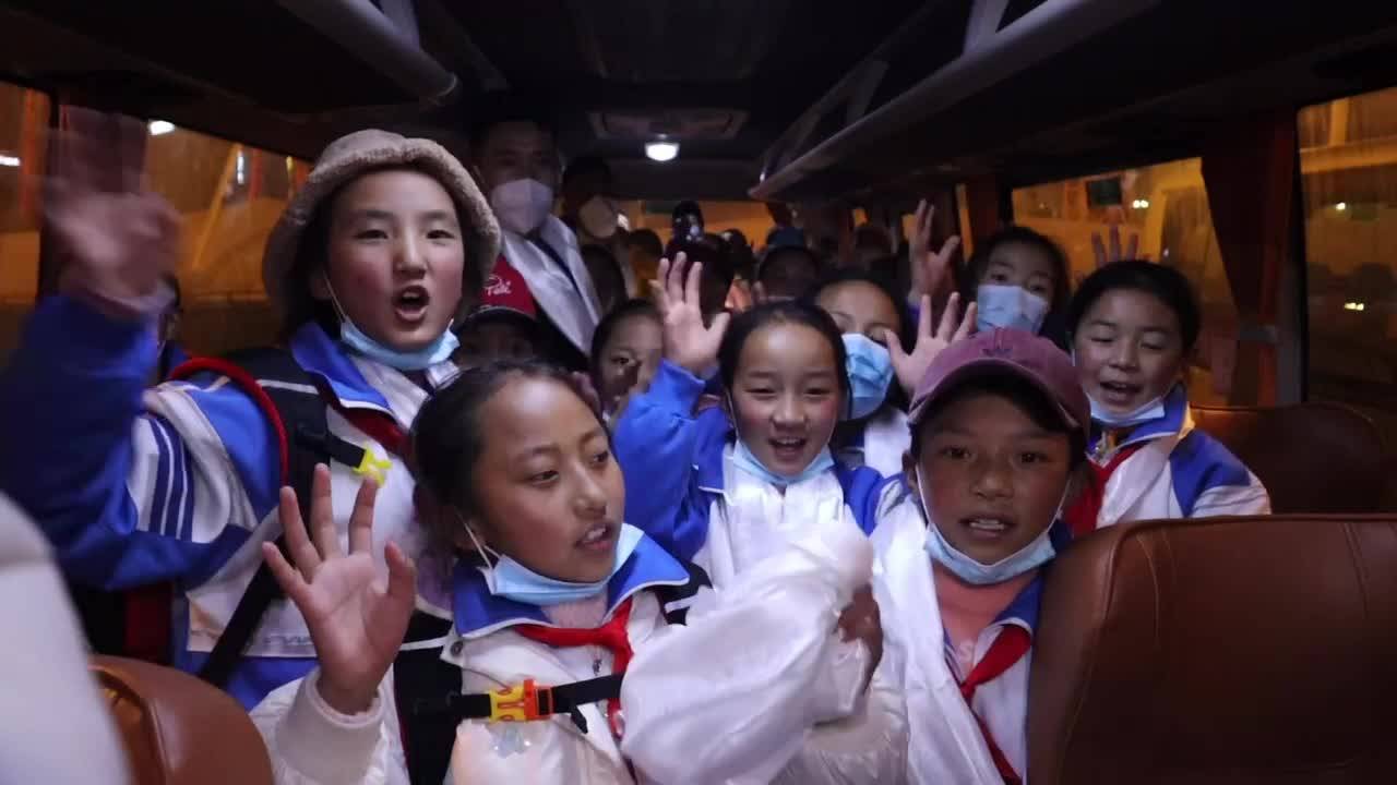 藏晚搶先看｜囊謙“小鳥舞”演員抵達成都