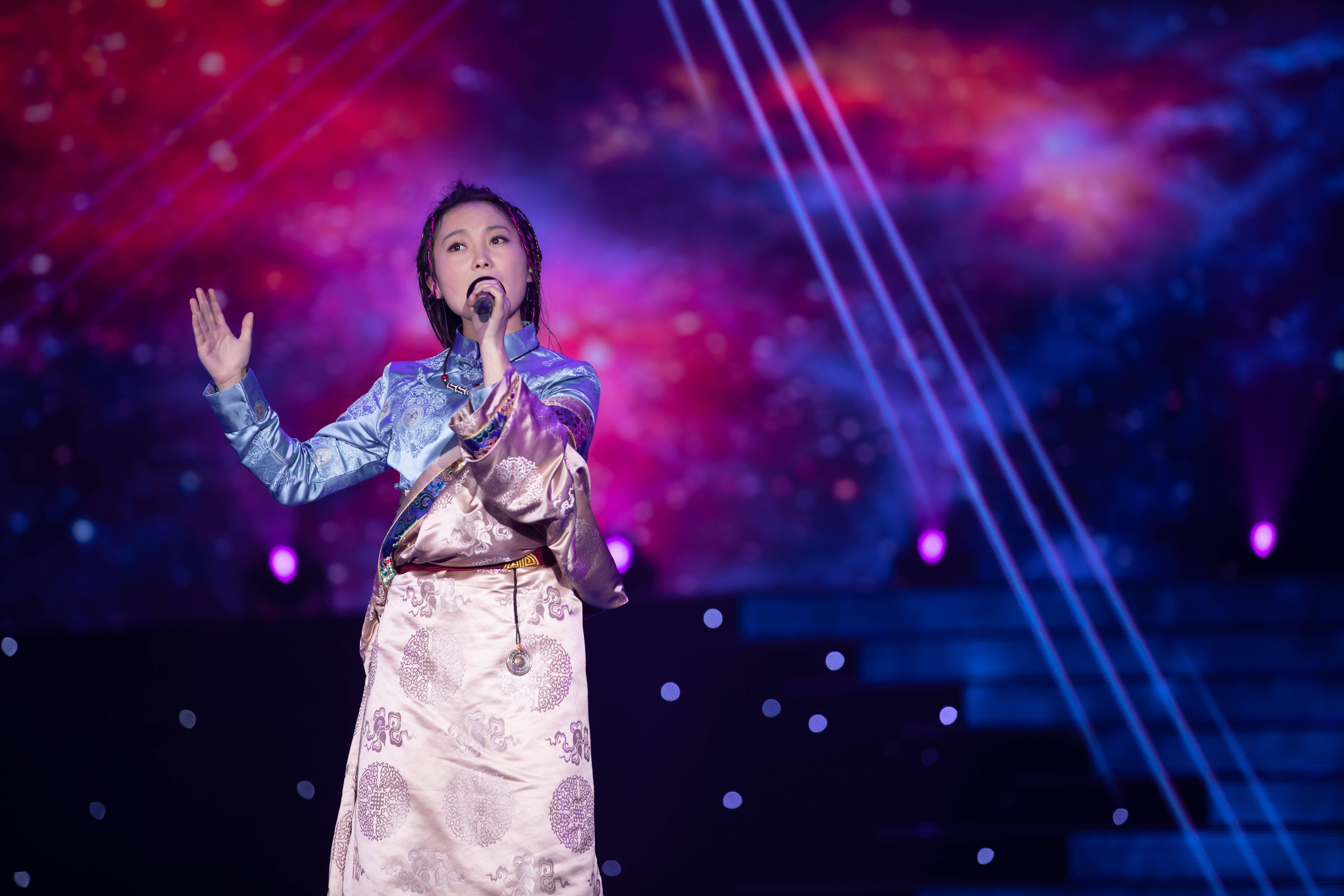 圖片29.歌曲演唱《you raise me up》