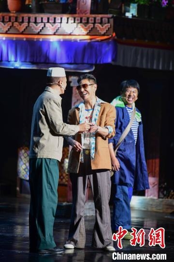 图为西藏本土话剧《八廓街北院》演出现场。 贡嘎来松 摄